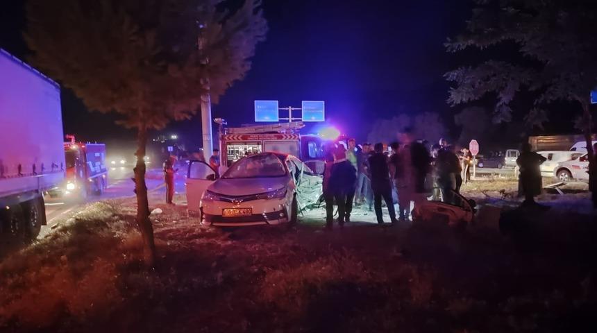 Adıyaman'da tır ile otomobil çarpıştı, 1 kişi öldü 3 kişi yaralandı