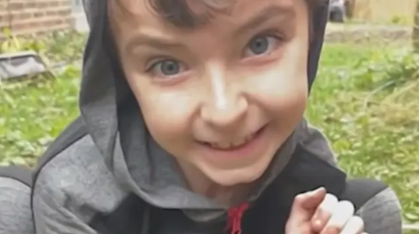 10 yaşındaki evlatlık oğlunun üzerine oturarak öldürdü! "Üzerine yatıyordum çünkü yaramazlık yapıyordu"