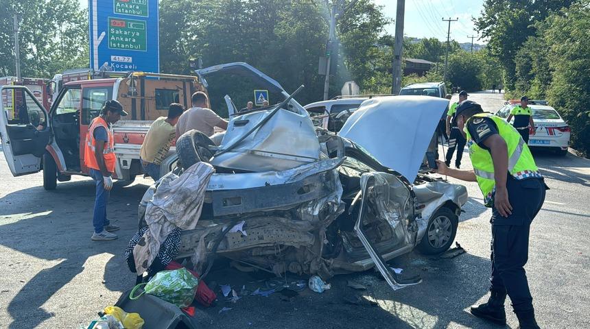 Kocaeli'de tırın çarptığı otomobildeki yaralanan çocuk, hastanede öldü