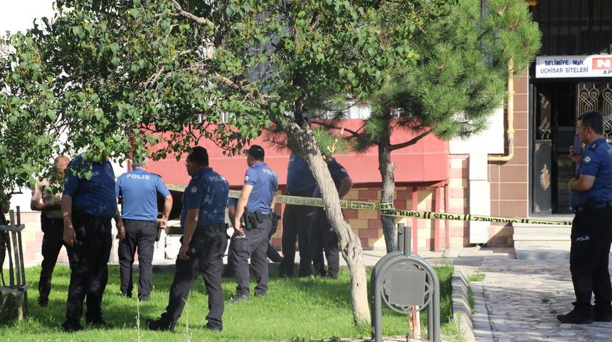 Komşuların ‘çöp’ tartışması kanlı bitti! Baba ile oğlu tabancayla vuruldu