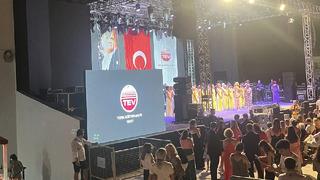 İzmir'de skandal olay! Yunan şarkıcı Türk bayrağı ve Atatürk posteri var diye sahneye çıkmadı, tepki yağdı