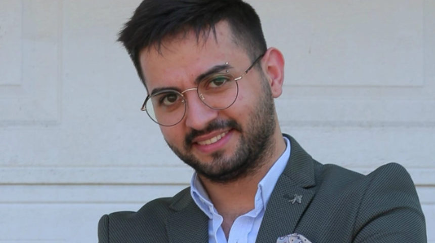 Kadir Ezildi evlilik yolunda ilk adımı attı! S&ouml;zden karelere beğeni yağdı! '&Ccedil;ok zarif ve g&uuml;zel'