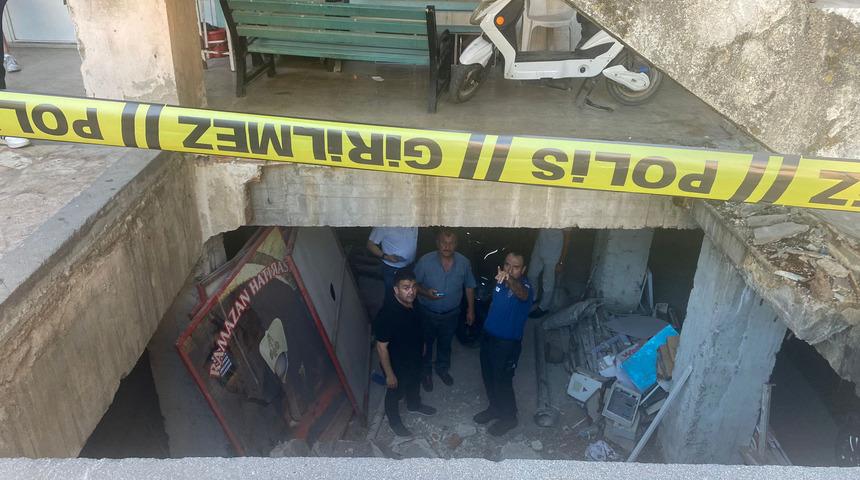 Manisa'da bir iş merkezinde zemin çökmesi sonucu 1 kişi yaralandı