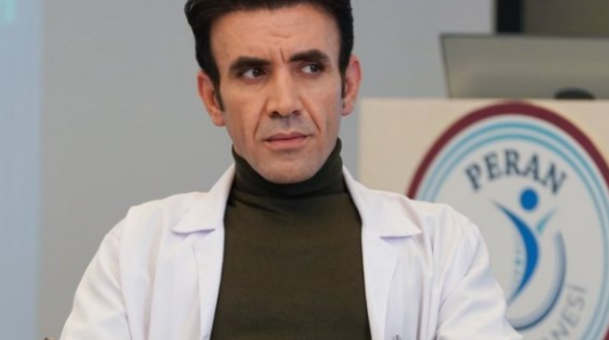 Bahar'ın Timur'u Mehmet Yılmaz Ak soluğu tatilde aldı! Sevgilisiyle denizde aşka geldi