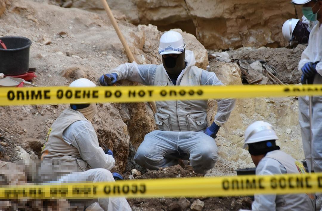 Musul'daki 'Cehennem kuyusu' 10 yıl sonra a&ccedil;ıldı! Binden fazla ceset var... Tek tek &ccedil;ıkartılıyor