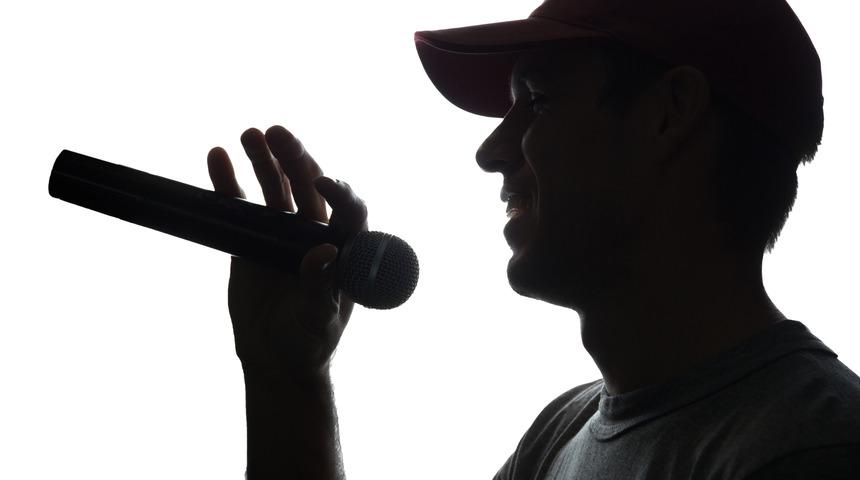 Tek belirtisi yüksek sesle şarkı söyleyememekti! 6 ay sonra hayatını kaybetti... Karaokede aniden sesi kısıldı 