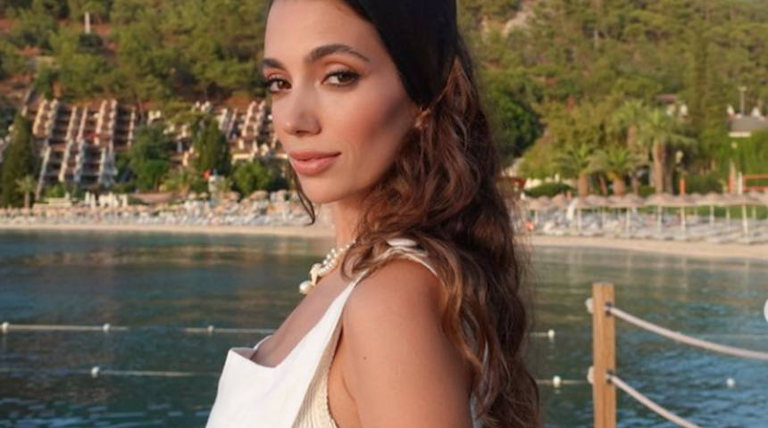 Çalışanlarına ödediği para dudak uçuklatmıştı... Rachel Araz’ın ultra lüks evini görenler hayran kaldı! 'Ev değil tatil köyü' 