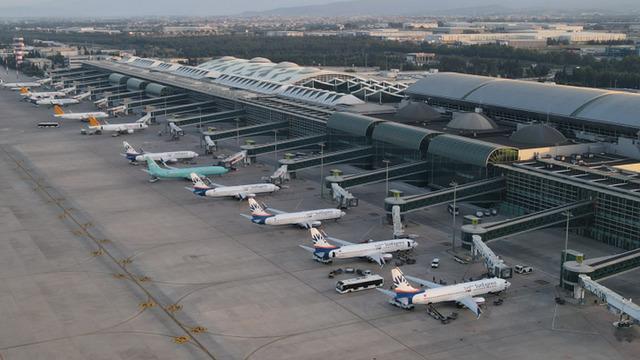 Yangın nedeniyle uçuşlar iptal edildi