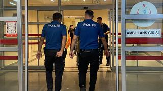 Üst geçitten atlayan genç kızı, sürücüler fark etti!