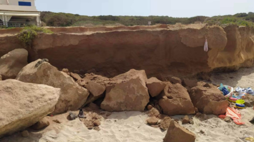 İspanya'da sahilde güneşlenirken üzerine taş düşen bebek hayatını kaybetti! Babası ise yaralı