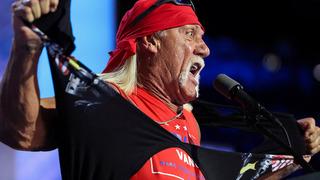 Dünyanın gözü önünde bir anda tişörtünü yırtıp bağırdı! Efsane güreşçi Hulk Hogan yaptı yapacağını: Trump için geldi, daha çok konuşuldu