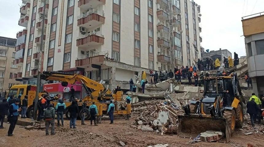 51 kişiye mezar olan Furkan Apartmanı davası: Karar çıktı, adliyede ortalık karıştı