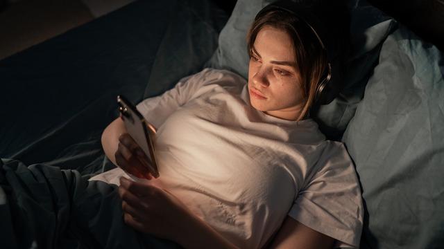 Sürekli telefona bakmak sadece alışkanlık mı?