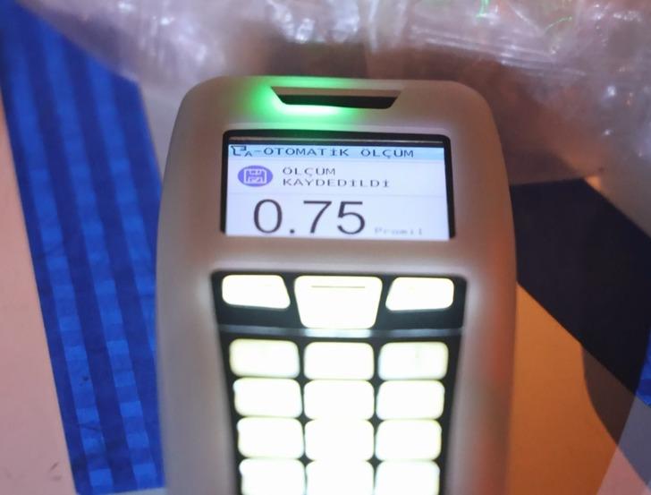 Ehliyetsiz alkollü mahkûm polislere yalvarmaktan yoruldu ama sonuç değişmedi: 32 bin lira ceza kesildi G5