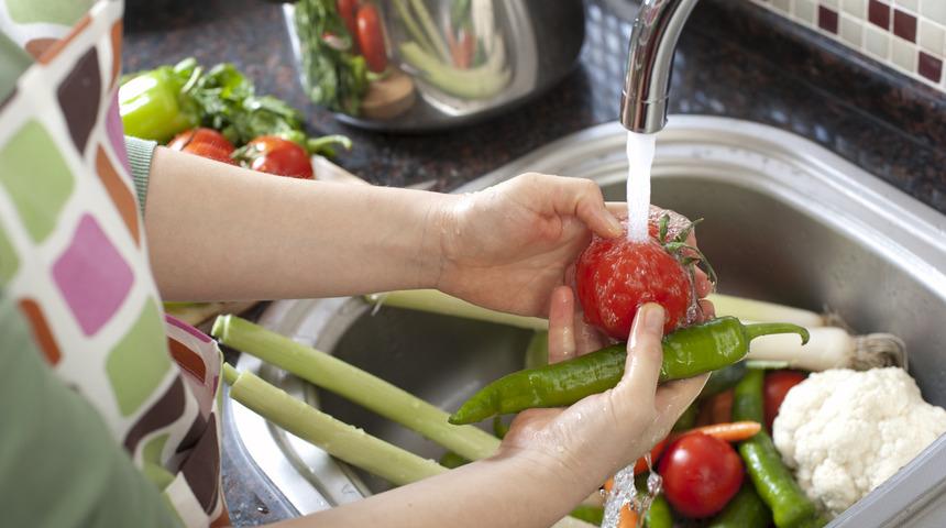 Bu 3 besini asla yıkamayın! Adeta zehir sa&ccedil;ıyor
