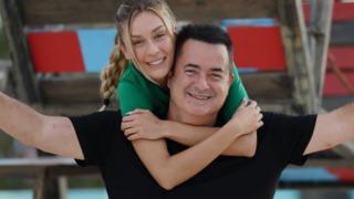 Tatil öncesi alışverişe çıktı! Acun Ilıcalı'nın sevgilisi Çağla Altunkaya'nın tektaşı dikkat çekti! Değeri ise... 