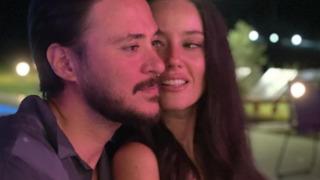 Boşanacakları iddia ediliyordu! Pelin Akil kocasıyla dudak dudağa poz verdi