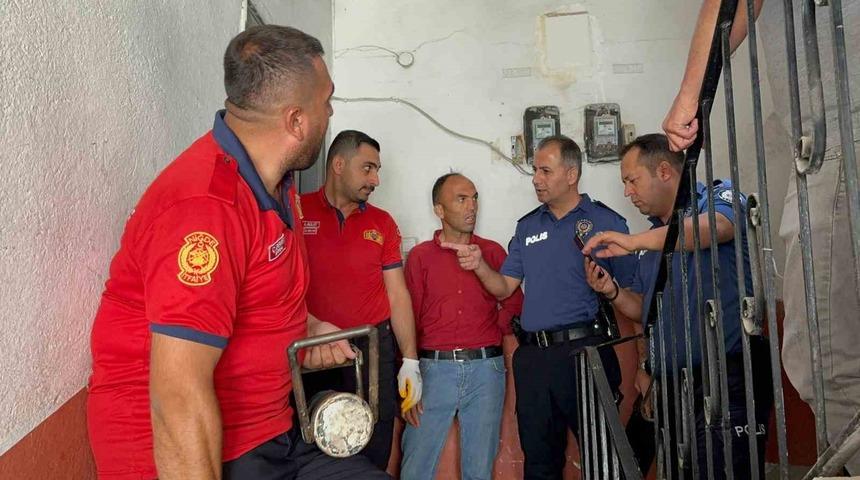 Yakınları hayatlarından endişe edince eve koçbaşı ile girildi! 3 genç uykudan böyle uyandı