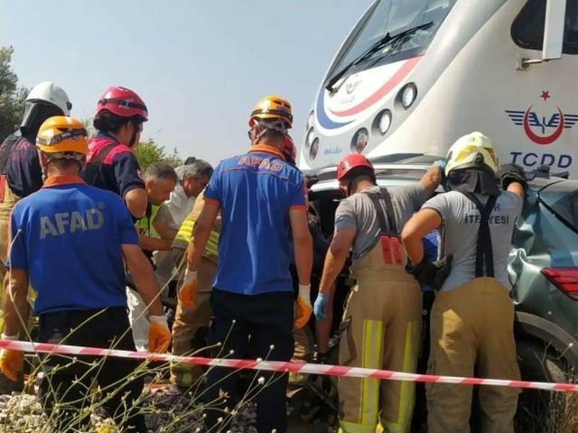 İzmir'de korkunç olay! Aynı aileden 3 kişi feci şekilde can verdi 640xauto