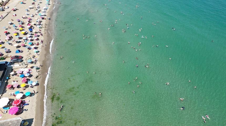 Hava sıcaklığı 33 derece! Tekirdağ'da sıcaktan bunalan vatandaşlar denizde serinledi