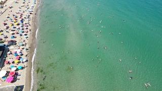 Hava sıcaklığı 33 derece! Tekirdağ'da sıcaktan bunalan vatandaşlar denizde serinledi