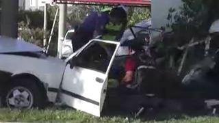 Kahramanmaraş'ta feci olay! Ağaca çarpan otomobil ikiye bölündü