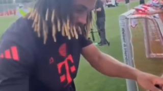 Taraftar 'Galatasaray'a geri dön' dedi! Sacha Boey'in yanıtı Sarı-Kırmızılılar'ı çok kızdırdı