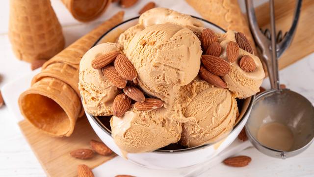Evde bademli dondurma tarifi: Evde bademli dondurma nasıl yapılır?