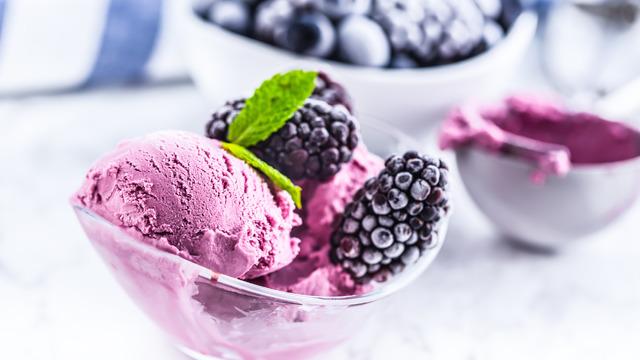 Evde böğürtlenli dondurma tarifi: Evde böğürtlenli dondurma nasıl yapılır?