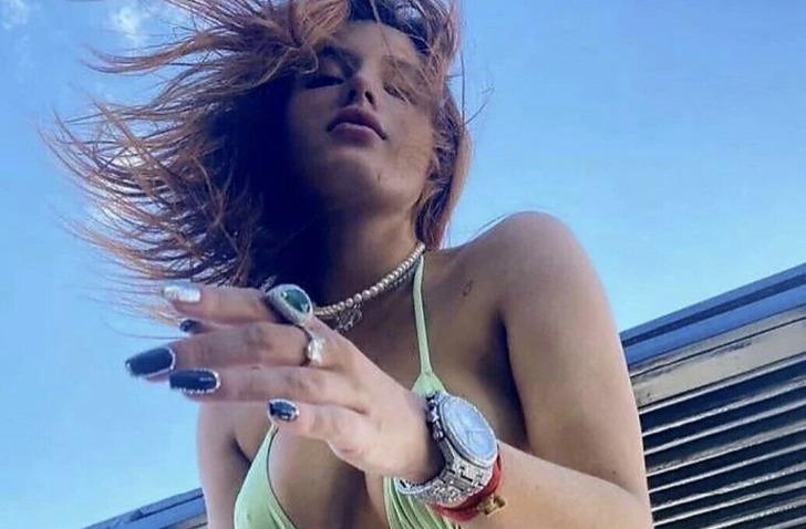 Bella Thorne bikinisiyle ayna karşısına geçip isyan etti! 'Gerçekçi olmayan güzellik standartları' 18958321-728xauto