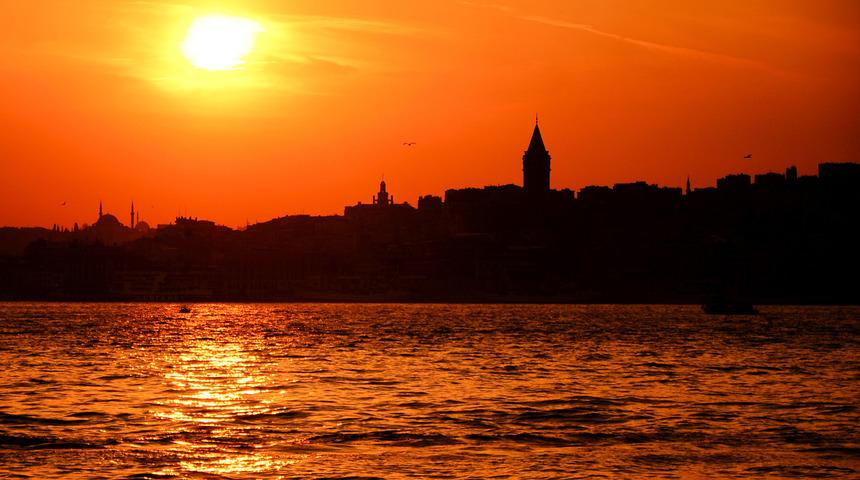 İstanbullular dün gece yine uyumadı! Yüksek nem ve sıcaklık kenti esir aldı, Ümraniye'de rekor kırıldı