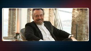 Gazeteci Güneri Cıvaoğlu hastaneye kaldırıldı! Restoranda düşüp başını çarptı, yoğun bakıma alındı