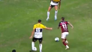 Futbol tarihinde böyle penaltı görülmedi! Tüm dünya o maçı konuşuyor... Topu topla engelledi, oyundan atıldı