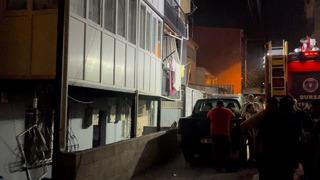 Gece vakti mahallede korku dolu anlar! 'Evi neden yaktın?' sorusuna verdiği yanıt şoke etti