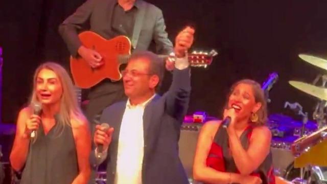 Pink Martini konserinde İmamoğlu sahneye davet edildi! Şarkı söyledikleri anlar dikkat çekti