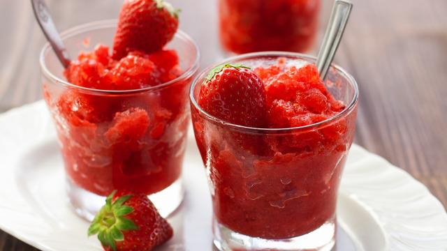 Evde çilek sorbe tarifi: Evde çilek sorbe nasıl yapılır?