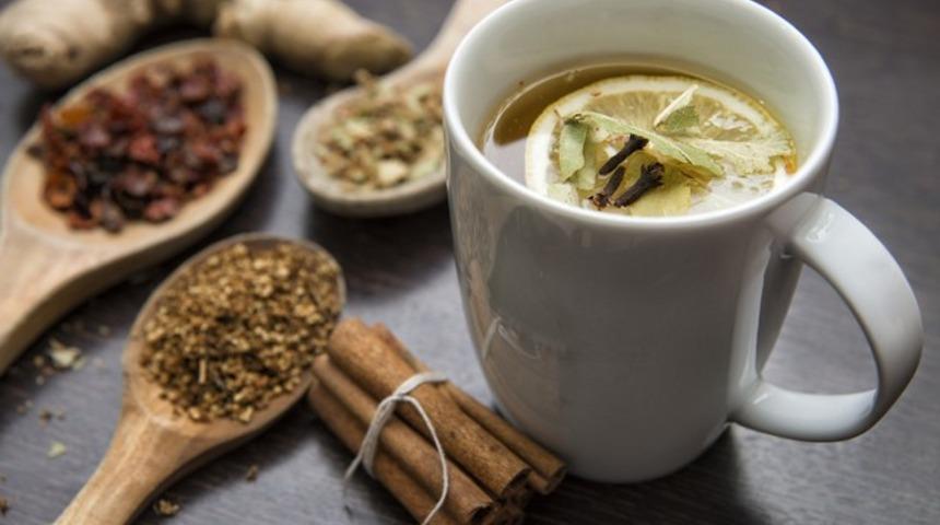 “Ne zararı olabilir ki?” demeyin! Bitki çayları ile ilgili 8 önemli uyarı!
