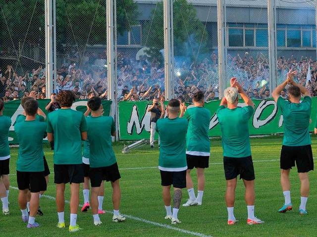 Bursaspor, 2 bin taraftarıyla sezonu açtı