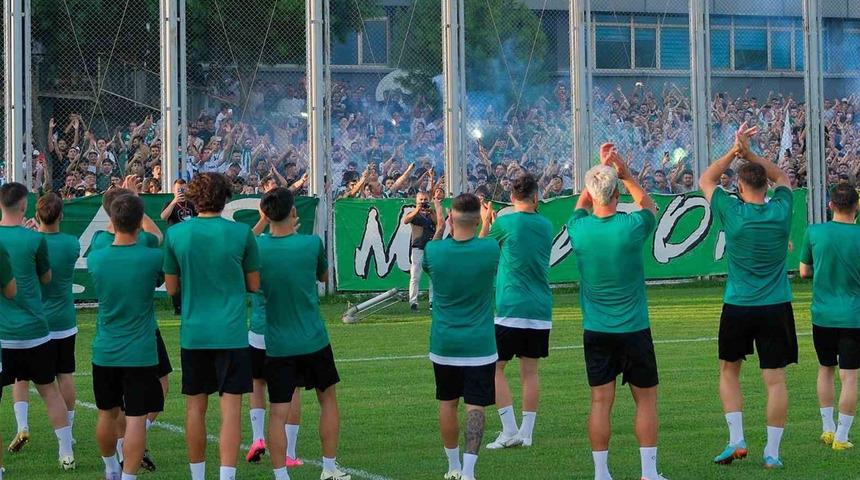 Bursaspor, 2 bin taraftarıyla sezonu açtı