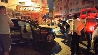 Sultanbeyli’de ters yönde ilerleyen otomobil seyir halindeki araca çarptı: 2 yaralı