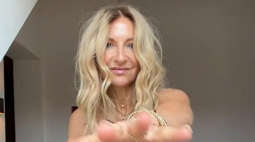 '55 yaşındayım ama insanlar 30 yaş gen&ccedil; g&ouml;r&uuml;nd&uuml;ğ&uuml;m&uuml; s&ouml;yl&uuml;yor! İşte benim en &ouml;nemli g&uuml;zellik sırrım'