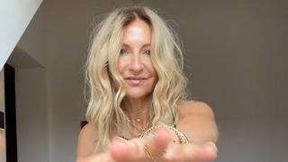 '55 yaşındayım ama insanlar 30 yaş genç göründüğümü söylüyor! İşte benim en önemli güzellik sırrım'