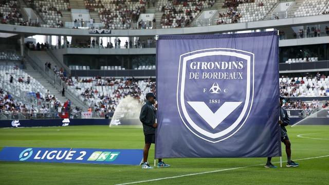 Le-drapeau-avec-le-logo-des-Girondins-de-Bordeaux-le-14-aout-2023-1908307