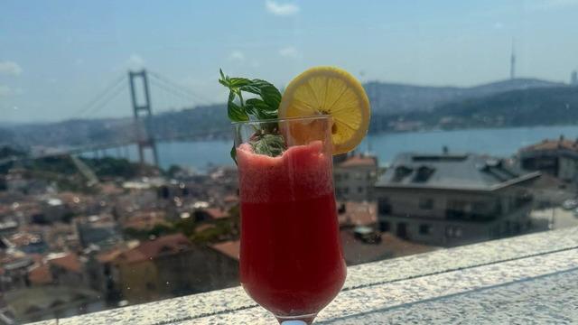 Serinleten lezzet: Diyetisyenden yaza özel sağlıklı smoothie tarifleri!
