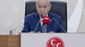 Devlet Bah&ccedil;eli'nin 154 isimlik liste &ccedil;ıkışı g&uuml;ndem oldu! Murat Yetkin 22 yıl &ouml;nceki anısını paylaşıp a&ccedil;ıkladı: 'Bu isimlerin tek bir ortak &ouml;zelliği var'