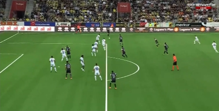 Lugano-Fenerbahçe maçının başında büyük hata! Top ağlara gitti, maçın spikeri bile şaşırdı... G4