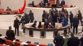 Yeni görüntüler ortaya çıktı! AK Parti Bilecik vekili Halil Eldemir, DEM Partili Ali Bozan'ı adeta yere serdi