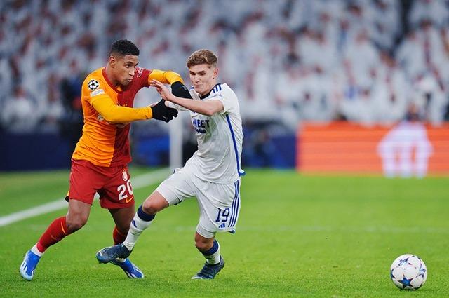 Galatasaray, Elias Jelert transferini resmen açıkladı! Taraftarın istediği sağ bek transferinde mutlu sona ulaşıldı... 640xauto