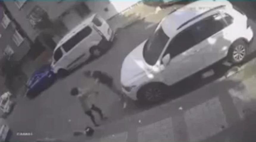 Yer: Bağcılar! 1 ay önce öldürmekle tehdit ettiği eski eşini sokak ortasında silahla vurdu