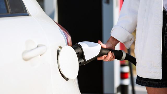 SON DAKİKA: Araç alacaklar dikkat! Resmi Gazete'de yayımlandı: Şarj edilebilir hibrit otomobillere ÖTV indirimi geldi! Dikkat çeken 70 kilometre detayı... 